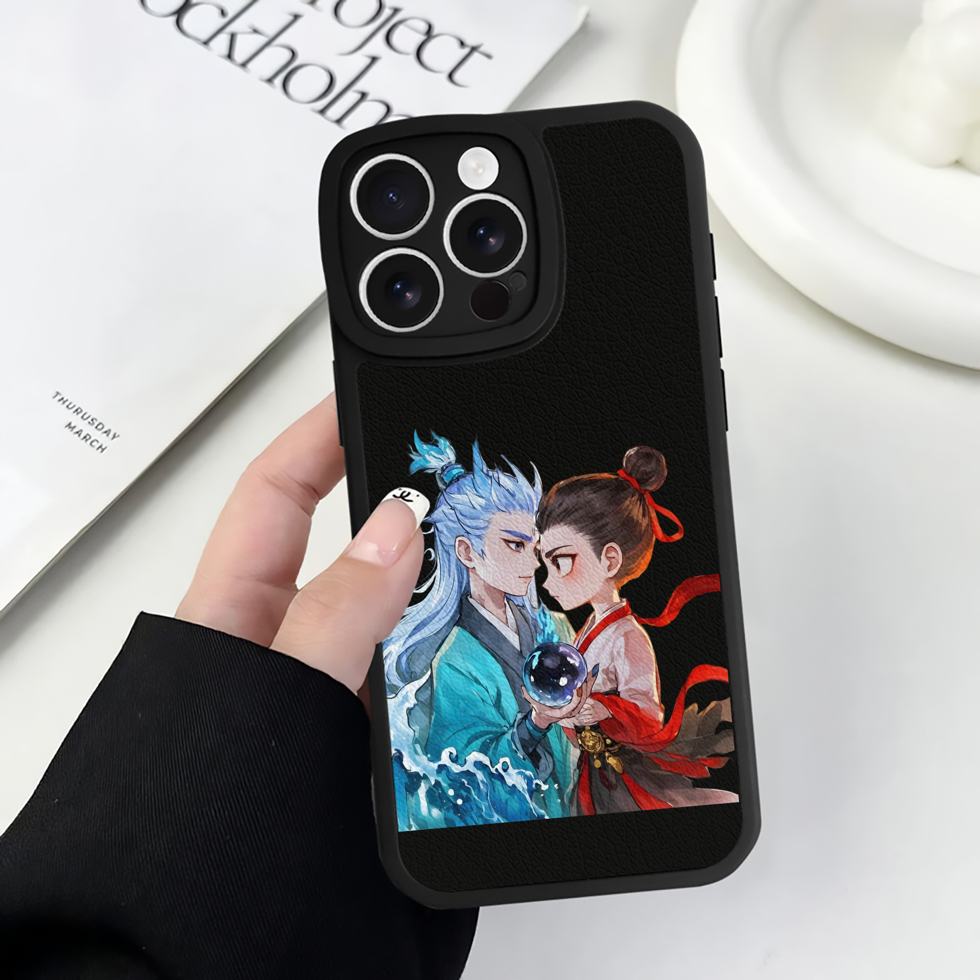 （画像用） Ne Zha 2 ナタ 魔童の大暴れ 【iPhone 16シリーズ対応】シリコンスマホケース（レザー調） 材質：シリコン